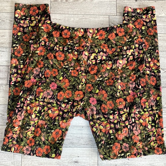 LuLaRoe Patterned Leggings | OS - Picture 3 of 5